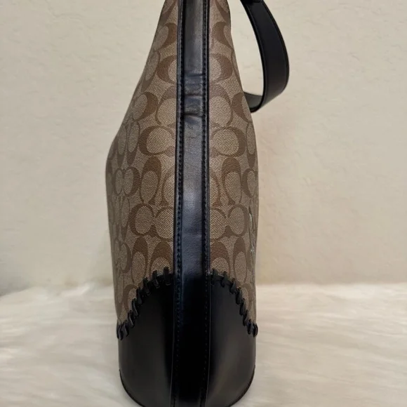 Coach Large Amber Hobo In Signature Canvas with Chelsea Animation and Whipstitch - Picture 4 of 12